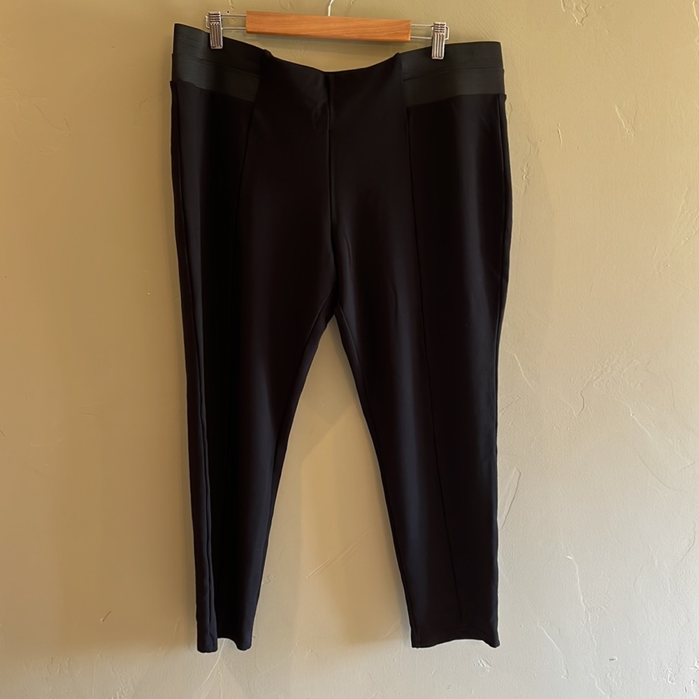 Soho Lady Black Cropped Stretchy Pants size 3X